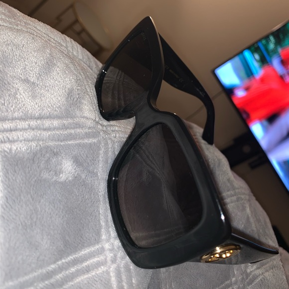 Gucci Sunglasses - Picture 6 of 8